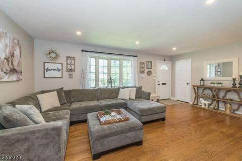 105 Chestnut Dr, Wayne, NJ 07470 photo 3