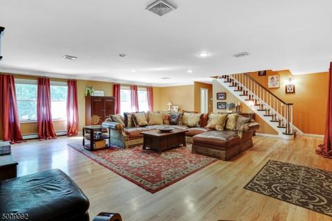 28 Lenox Rd, Wayne, NJ 07470 photo 2
