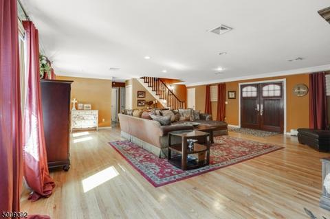 28 Lenox Rd, Wayne, NJ 07470 photo 4