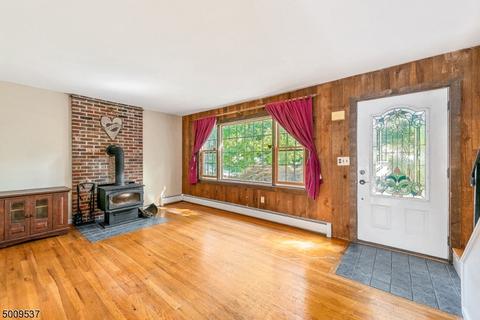 210 Pine St, Hackettstown, NJ 07840 photo 4