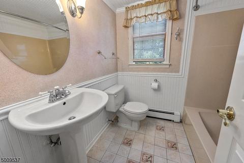 210 Pine St, Hackettstown, NJ 07840 photo 10
