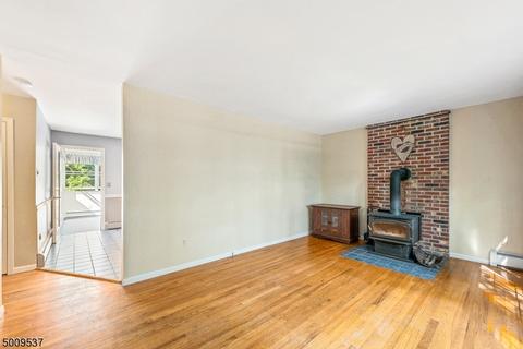 210 Pine St, Hackettstown, NJ 07840 photo 3