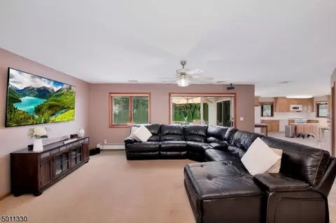 20 Holmes Ln, Wayne, NJ 07470 photo 4