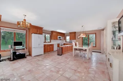 20 Holmes Ln, Wayne, NJ 07470 photo 5