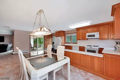 20 Holmes Ln, Wayne, NJ 07470 photo 8