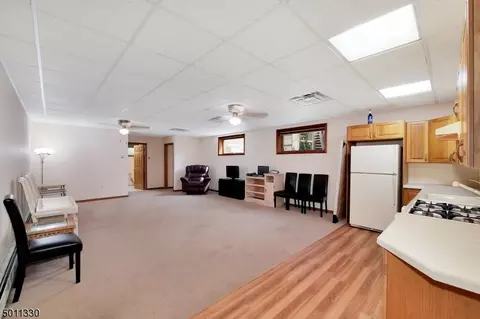 20 Holmes Ln, Wayne, NJ 07470 photo 17