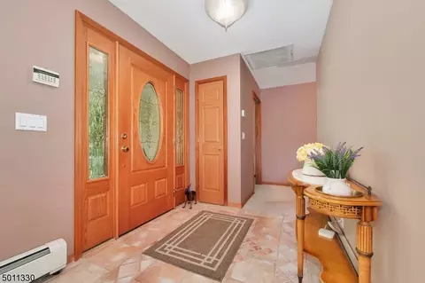 20 Holmes Ln, Wayne, NJ 07470 photo 2