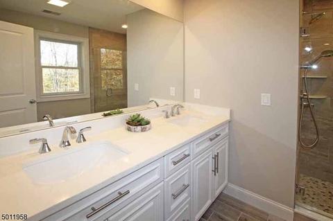 6 Devon St, Morris Plains, NJ 07950 photo 4