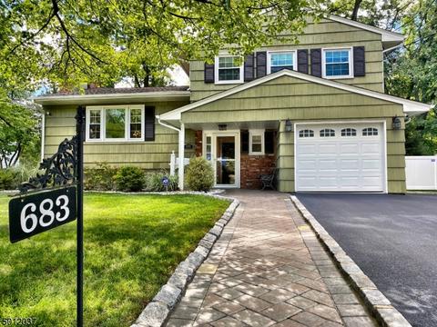 683 Warfield Rd, North Plainfield, NJ 07063 photo 1