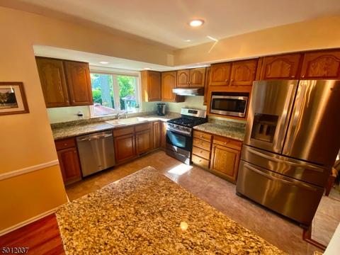 683 Warfield Rd, North Plainfield, NJ 07063 photo 3