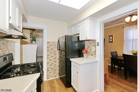 586 Mountainview Dr, North Plainfield, NJ 07063 photo 10