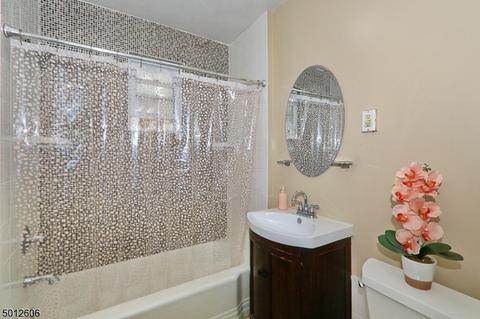 586 Mountainview Dr, North Plainfield, NJ 07063 photo 12