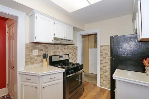 586 Mountainview Dr, North Plainfield, NJ 07063 photo 9