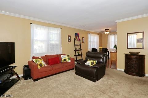 586 Mountainview Dr, North Plainfield, NJ 07063 photo 3