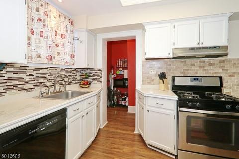 586 Mountainview Dr, North Plainfield, NJ 07063 photo 11