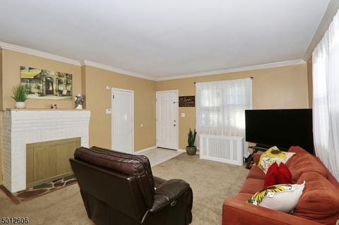 586 Mountainview Dr, North Plainfield, NJ 07063 photo 5