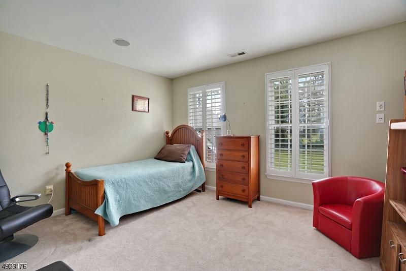  12 Surrey Way, Pittstown, NJ 08867 photo 16