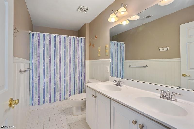  12 Surrey Way, Pittstown, NJ 08867 photo 17