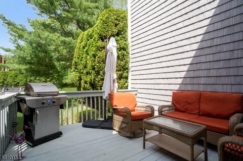 12 Hampshire Dr, Mendham, NJ 07945 photo 9