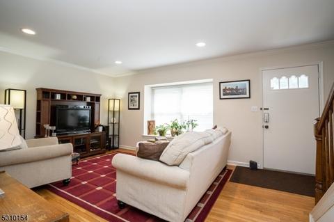 12 Hampshire Dr, Mendham, NJ 07945 photo 2