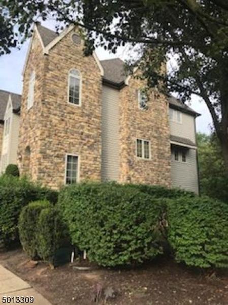 16 Daria Ln, Berkeley Heights, NJ 07922 photo 2