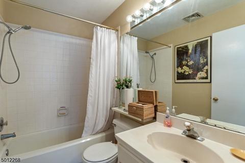 54 Pheasant Brook Ct, Bedminster, NJ 07921 photo 5