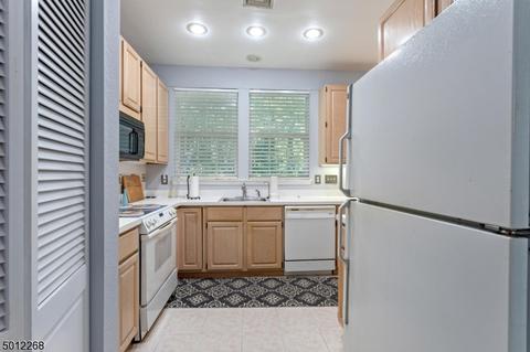 54 Pheasant Brook Ct, Bedminster, NJ 07921 photo 10
