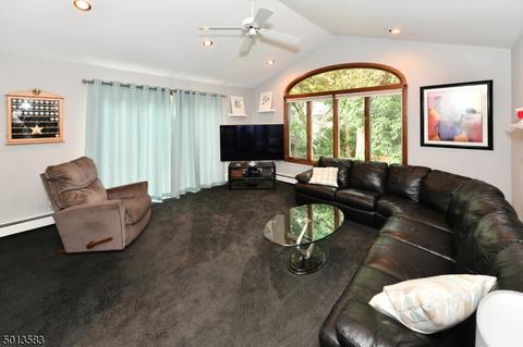 823 Carter Ln, Paramus, NJ 07652 photo 9