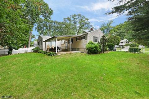 823 Carter Ln, Paramus, NJ 07652 photo 3