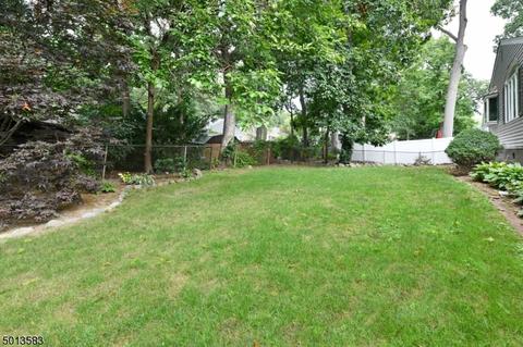 823 Carter Ln, Paramus, NJ 07652 photo 2