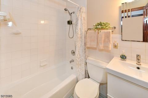 823 Carter Ln, Paramus, NJ 07652 photo 15