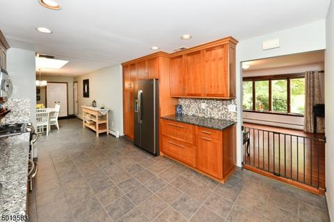 823 Carter Ln, Paramus, NJ 07652 photo 5