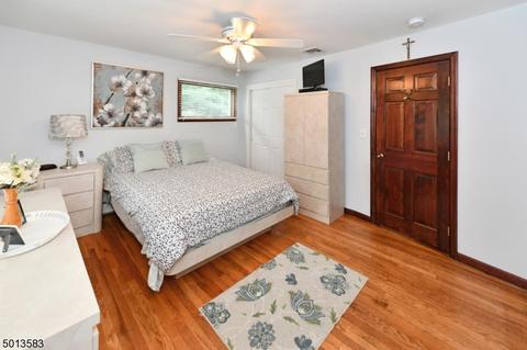 823 Carter Ln, Paramus, NJ 07652 photo 12