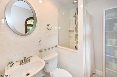 823 Carter Ln, Paramus, NJ 07652 photo 14