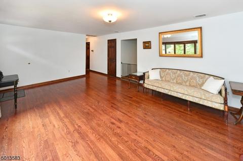 823 Carter Ln, Paramus, NJ 07652 photo 7
