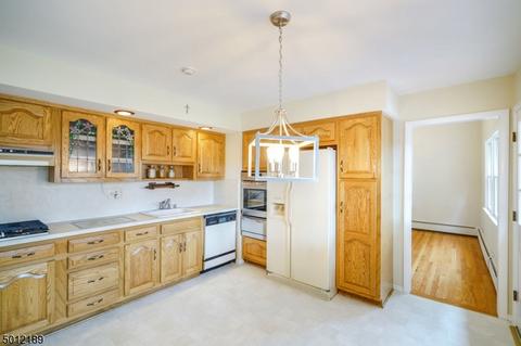 180 Acorn Dr, Clark, NJ 07066 photo 8