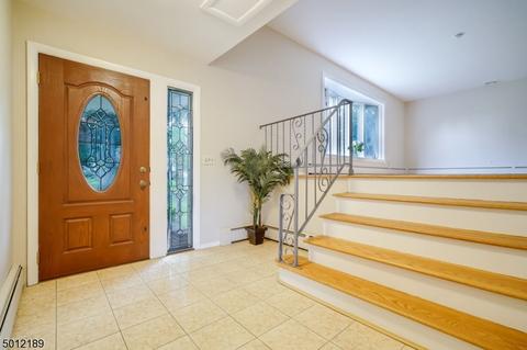 180 Acorn Dr, Clark, NJ 07066 photo 3