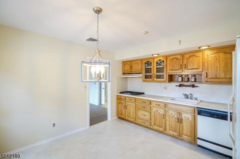 180 Acorn Dr, Clark, NJ 07066 photo 9