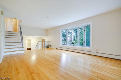 180 Acorn Dr, Clark, NJ 07066 photo 5