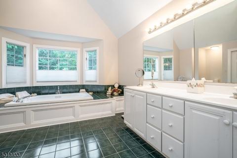 14 Sutton Farm Rd, Flemington, NJ 08822 photo 15