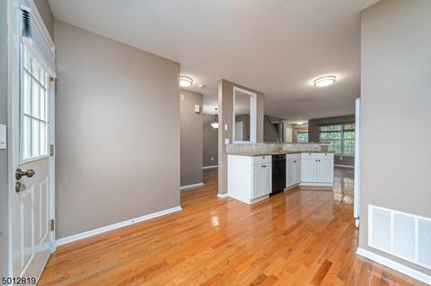 802 Appleton Way, Whippany, NJ 07981 photo 3