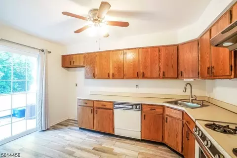 13 Gerard Pl, Parlin, NJ 08859 photo 9
