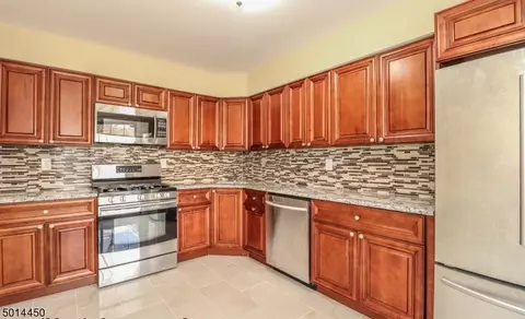 13 Gerard Pl, Parlin, NJ 08859 photo 10