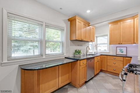 54 Gray St, Montclair, NJ 07042 photo 8