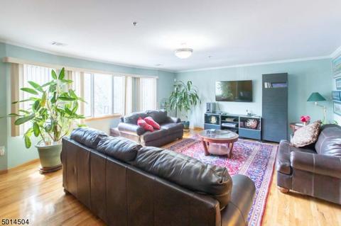 44 Johnson St, Newark, NJ 07105 photo 3