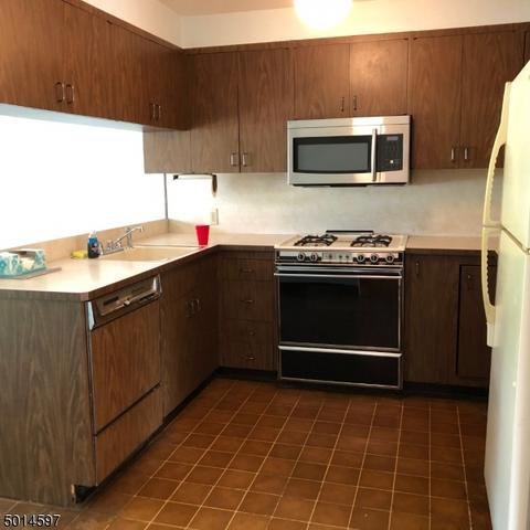 284 Taft Ct, River Edge, NJ 07661 photo 8
