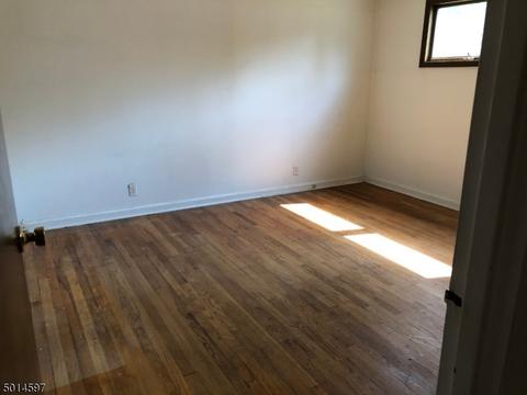 284 Taft Ct, River Edge, NJ 07661 photo 5