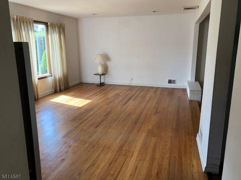 284 Taft Ct, River Edge, NJ 07661 photo 2