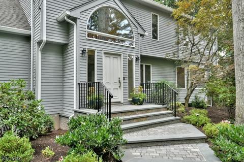 28 Echo Ridge Rd, Upper Saddle River, NJ 07458 photo 2