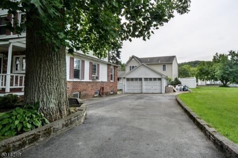 10 Franklin Pl, Wanaque Boro, NJ 07420 photo 2